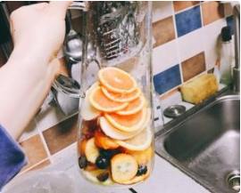 教你在家制作水果雞尾酒,冰涼爽口,聚會(huì)必備